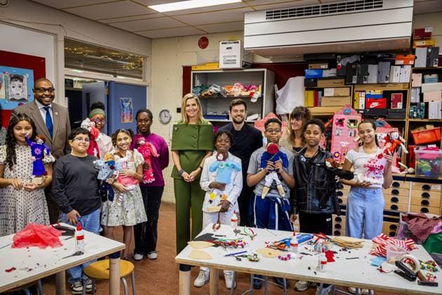 Amsterdam, The Netherlands, 2025-11-20 14:57:17 AMSTERDAM, 20-11-2025, Mobiel Primary School. Queen Maxima, honorary chair of More Music in the Classroom, visited Mobiel Primary School in Amsterdam. Mobiel Primary School is one of twelve primary schools participating in the largest school band in the Netherlands. The school band performs during the annual Christmas Music Gala, which raises awareness of the importance of music and creative education. PHOTO: NLBeeld POOL Patrick van Katwijk Credit: NL Beeld Patrick van Emst  Copyright: xx x