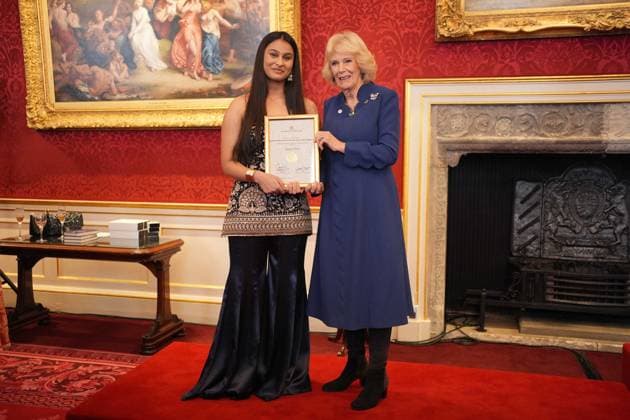 The Queen s Commonwealth Essay Competition 2025 Queen Camilla presents Senior Winner, Kaira Puri, 17, from Gurugram, Haryana, India, with a certificate, during a reception to celebrate the winners of the Queen s Commonwealth Essay Competition at St James Palace in London. Picture date: Thursday November 20, 2025., Credit:Yui Mok Avalon UK, London  Copyright: xYuixMokx xAvalonx 1053550883