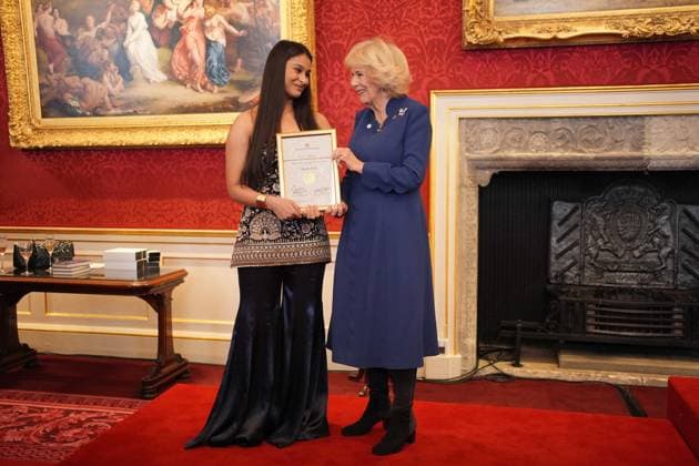 The Queen s Commonwealth Essay Competition 2025 Queen Camilla presents Senior Winner, Kaira Puri, 17, from Gurugram, Haryana, India, with a certificate, during a reception to celebrate the winners of the Queen s Commonwealth Essay Competition at St James Palace in London. Picture date: Thursday November 20, 2025., Credit:Yui Mok Avalon UK, London  Copyright: xYuixMokx xAvalonx 1053550908