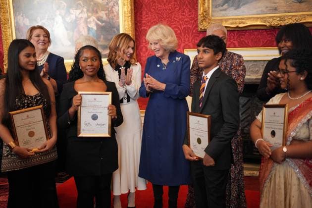 The Queen s Commonwealth Essay Competition 2025 Queen Camilla (centre) stands with guests and the winners and runners up of the Queen s Commonwealth Essay Competition 2025 (left to right) Senior Winner, Kaira Puri, 17, from Gurugram, Haryana, India, Senior Runner-Up, Pandora Onyedire, 17, from Lagos, Nigeria, Junior Winner, Vivian Agarwal, 14, of Mumbai, India and Junior Runner Up, Lakshmi Manognya Achanta, 14, from Singapore, during a reception at St James Palace in London. Picture date: Thursday November 20, 2025., Credit:Yui Mok Avalon UK, London  Copyright: xYuixMokx xAvalonx 1053552103