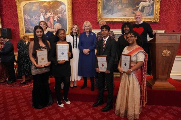 The Queen s Commonwealth Essay Competition 2025 Queen Camilla (centre) stands with guests and the winners and runners up of the Queen s Commonwealth Essay Competition 2025 (left to right) Senior Winner, Kaira Puri, 17, from Gurugram, Haryana, India, Senior Runner-Up, Pandora Onyedire, 17, from Lagos, Nigeria, Junior Winner, Vivian Agarwal, 14, of Mumbai, India and Junior Runner Up, Lakshmi Manognya Achanta, 14, from Singapore, during a reception at St James Palace in London. Picture date: Thursday November 20, 2025., Credit:Yui Mok Avalon UK, London  Copyright: xYuixMokx xAvalonx 1053552133
