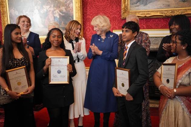 The Queen s Commonwealth Essay Competition 2025 Queen Camilla (centre) stands with guests and the winners and runners up of the Queen s Commonwealth Essay Competition 2025 (left to right) Senior Winner, Kaira Puri, 17, from Gurugram, Haryana, India, Senior Runner-Up, Pandora Onyedire, 17, from Lagos, Nigeria, Junior Winner, Vivian Agarwal, 14, of Mumbai, India and Junior Runner Up, Lakshmi Manognya Achanta, 14, from Singapore, during a reception at St James Palace in London. Picture date: Thursday November 20, 2025., Credit:Yui Mok Avalon UK, London  Copyright: xYuixMokx xAvalonx 1053552319