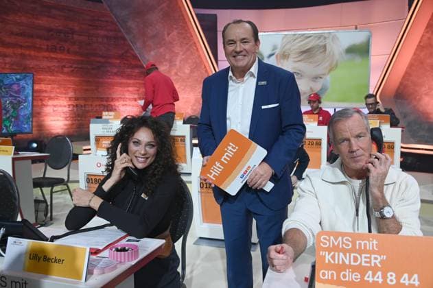 Presenter Wolfram KONS and his guests Lilly BECKER and Henry MASKE, 30 RTL Spendenmarathon Wir helfen Kindern , television, 20 21 11 2024 in Huerth, Germany,
