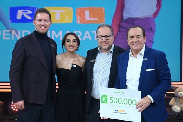 f l Julian NAGELSMANN, national football coach with partner Lena WURZENBERGER, Dr Thomas STOFFMEHL, CEO Vorwerk, presenter Wolfram KONS, 30 RTL Spendenmarathon Wir helfen Kindern , television, 20 21 11 2024 in Huerth, Germany,