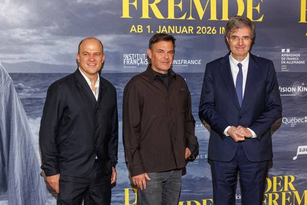 Opening Gala 25 French Film Week Christian Bräuer, Francois Ozon and Francois Delattre at the opening gala of the 25 French Film Week at the Delphi Filmpalast with the film The Stranger on 20 11 2025 in Berlin Copyright: xEventpressxKochanx