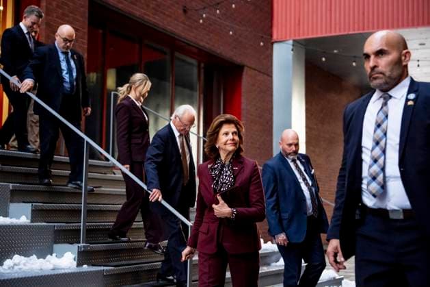 November 20, 2025, Montreal, Pq, CANADA: Sweden s Queen Silvia, centre, Sweden s King Carl XVI Gustaf, left, and Deputy Prime Minister Ebba Busch, far left, depart following a tour of Mila, the Quebec Artificial Intelligence Institute, in Montreal, Thursday, Nov. 20, 2025. Montreal CANADA  - ZUMAc35_ 20251120_zaf_c35_110 Copyright: xChristopherxKatsarovx