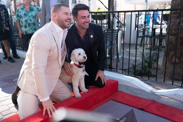 November 20, 2025, Palm Springs, California, USA: Actor, television host, producer, and LGBTQI+ advocateÃ‚ JONATHAN BENNETT honored with theÃ‚ 483rd starÃ‚ on theÃ‚ Palm Springs Walk of the Stars, joined by husband JAYMES VAUGHAN and dog BRAD. Palm Springs USA - ZUMAp226 20251120_zep_p226_005 Copyright: xPatrickxPerezx