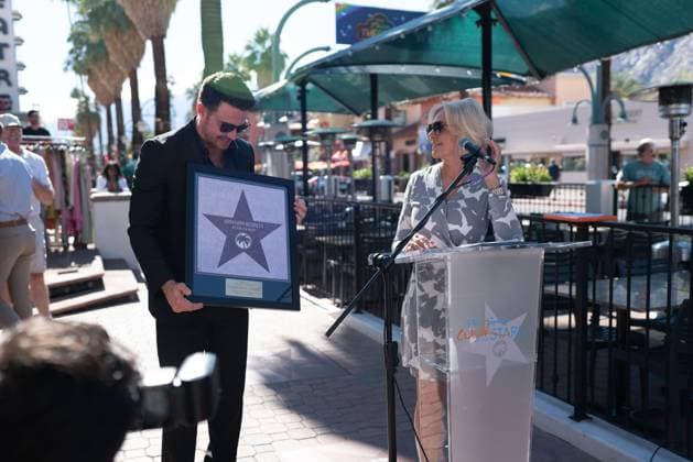 November 20, 2025, Palm Springs, California, USA: Actor, television host, producer, and LGBTQI+ advocateÃ‚ JONATHAN BENNETT honored with theÃ‚ 483rd starÃ‚ on theÃ‚ Palm Springs Walk of the Stars. Palm Springs USA - ZUMAp226 20251120_zep_p226_013 Copyright: xPatrickxPerezx