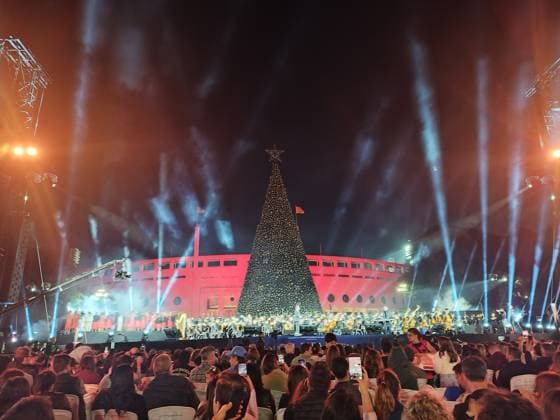 RECORD DATE NOT STATED Christmas concert for a good cause. Sao Paulo (SP), 11 20 2025 - Music Concert Christmas: Charles Miller Square hosts the first edition of Christmas for Good - a concert with Andrea Bocelli, Ivan Lins, Simone, Paula Lima, Tony Gordon, and opera singer Valentina Lassi. The event also included the inauguration of the Pacaembu Christmas tree, 21 meters tall. (Foto: Leandro Chemalle Thenews2 imago images) Christmas concert for a good cause.  Copyright: xLeandroxChemallex
