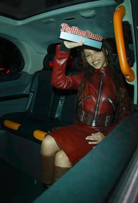 Rolling Stone UK Awards 2025 Rolling Stone UK Awards 2025 - LONDON, ENGLAND - NOVEMBER 20: fka twigs all smiles pictured leaving the Rolling Stone UK Awards 2025 afterparty at The Roundhouse Clutching her Rolling Stones award as she leaves in a london black Taxi on November 20, 2025 in London, England, Credit:James Smart Pictures Avalon  Copyright: xJames xSmartxPicturesx xAvalonx 1053631252