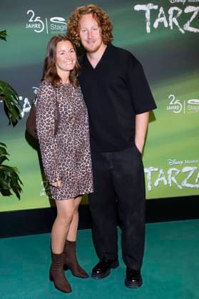 Michael Schulte with his wife Katharina Mayer at the premiere of the Disney musical Tarzan at the Stage Theater Neue Flora Hamburg, 20 11 2025 Foto:xgbrcix xFuturexImagex tarzan_5135