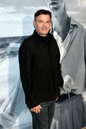 Francois Ozon at the premiere of the Disney musical Tarzan at the Stage Theater Neue Flora Hamburg, 20 11 2025 Foto:xS.xGabschx xFuturexImagex fremde_5117