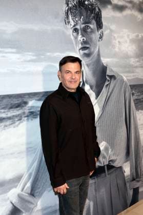 Francois Ozon at the premiere of the Disney musical Tarzan at the Stage Theater Neue Flora Hamburg, 20 11 2025 Foto:xS.xGabschx xFuturexImagex fremde_5118