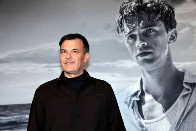 Francois Ozon at the premiere of the Disney musical Tarzan at the Stage Theater Neue Flora Hamburg, 20 11 2025 Foto:xS.xGabschx xFuturexImagex fremde_5120