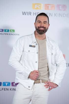 Eloy DE JONG, singer, musician, presenter, portrait, portrait, portrait, cropped single image, single motif, 30 RTL Spendenmarathon Wir helfen Kindern , television, 20 21 11 2024 in Huerth, Germany,