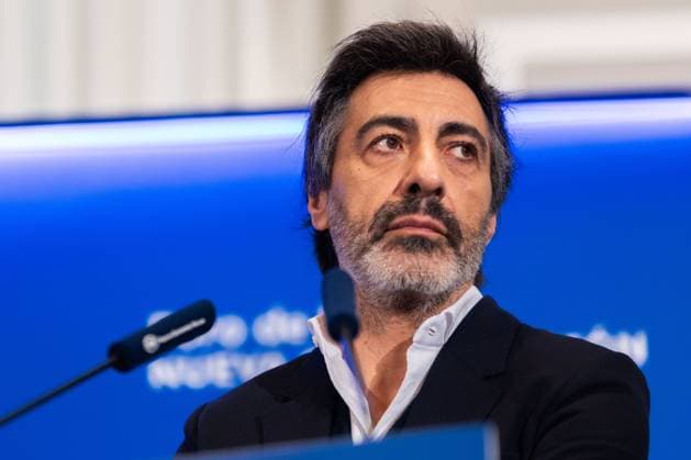 November 21, 2025, Madrid, Madrid, Spain: To believe that a novel is bad just because it is popular is disrespectful to the public, said JUAN DEL VAL, winner of the 2025 Planeta Prize, referring to the controversy surrounding his award in one of the most important literary competitions in the Spanish-speaking world. Madrid Spain - ZUMAl221 20251121_zip_l221_015 Copyright: xIgnacioxLopezxIsasmendix