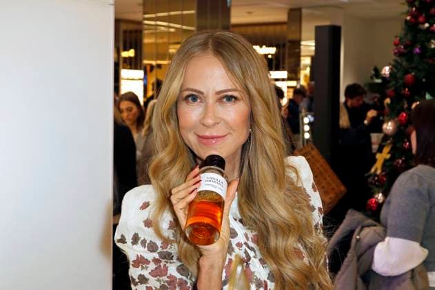 Jenny Elvers at the 15 Alsterhaus Christmas Shopping Night 2025 at Alsterhaus Hamburg, 20 11 2025 Foto:xC.xTamckex xFuturexImagex christmas_shopping_5227