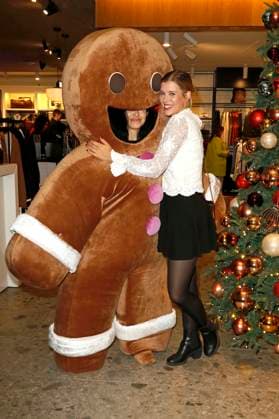 Sina Zadra at the 15 Alsterhaus Christmas Shopping Night 2025 at Alsterhaus Hamburg, 20 11 2025 Foto:xC.xTamckex xFuturexImagex christmas_shopping_5223