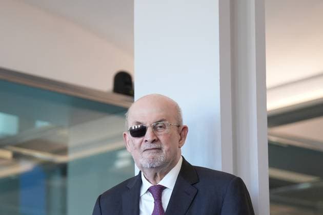 Interview with the writer Salman Rushdie The writer Salman Rushdie during an interview for Europa Press, on November 21, 2025, in Barcelona Spain NOVEMBER 21, 2025 Spain  Copyright: xDavidxZorrakinox 7115070