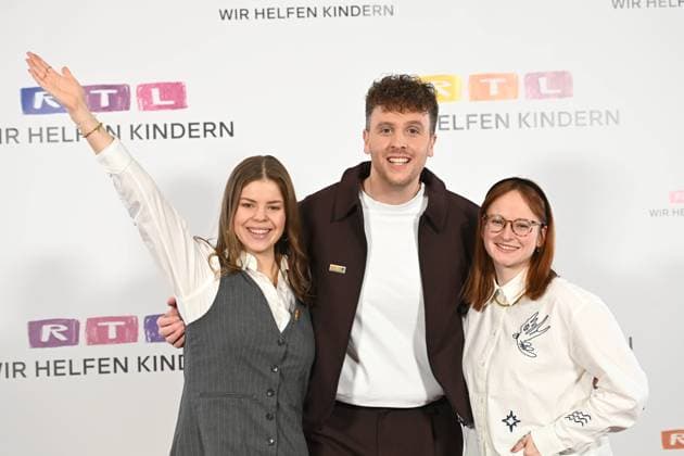 f l Ariana MUELLER, Müller, presenter, Alexander KUMPF, presenter, Johanna MUESSIGER, Müssiger, presenter, portrait, portrait, portrait, cropped single image, single motif, 30 RTL Spendenmarathon Wir helfen Kindern , television, 20 21 11 2025 in Huerth, Germany,