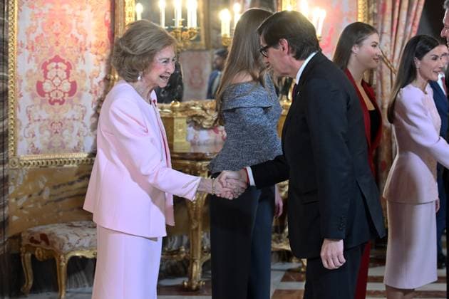 Reception at the Royal Palace after the imposition of the Golden Fleece on Queen Sofia Queen Sofia and the President of the Generalitat of Catalonia, Salvador Illa, during the reception held after the imposition of the Golden Fleece at the Royal Palace, November 21, 2025, in Madrid Spain King Felipe VI has imposed the Collar of the Insigne Orden del Toisón de Oro on Her Majesty Queen Dona Sofía, for her dedication and devotion to the service of Spain and the Crown Felipe González, Miguel Herrero y Rodríguez de Minón and Miquel Roca i Junyent have also been decorated FAMOUSES ROYALTY TOISÓN DE ORO INSIGNIA José Madrid Madrid Madrid Espana  Copyright: xJosÃ xOlivax 7115215