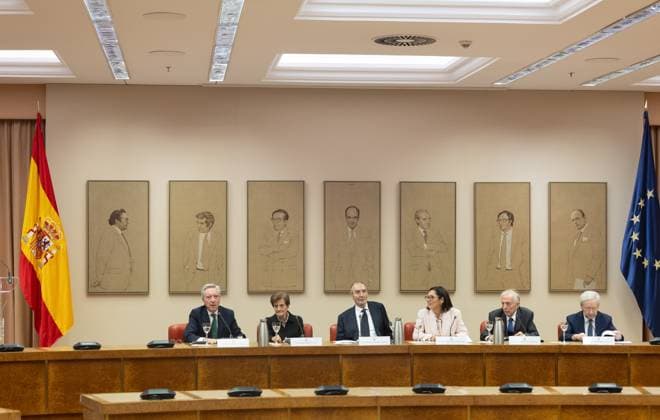 The King and Queen preside over the event 50 years after the Crown in the transition to democracy I D The journalist Inaki Gabilondo, the academic director of the Etnor Foundation and Professor of Ethics and Moral Philosophy of the UV, Adela Cortina, the former president of the Senate, Juan José Laborda, the director of the Center for Political and Constitutional Studies, Rosario García Mahamut, the historian Juan Pablo Fusi, and the journalist Fernando Ónega, during the event 50 anos después la Corona en el tránsito a la democracia, and the journalist Fernando Ónega, during the event 50 anos después la Corona en el tránsito a la democracia, on November 21, 2025, in Madrid Spain The event, which took place in the Constitutional Hall of the Copyright: xEduardoxParrax 7115329