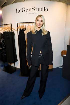 abb Lena Gercke Model as guest at the Christmas Shopping Night 2025 at Aksterhaus on 20 11 2025 in Hamburg Hamburg Germany