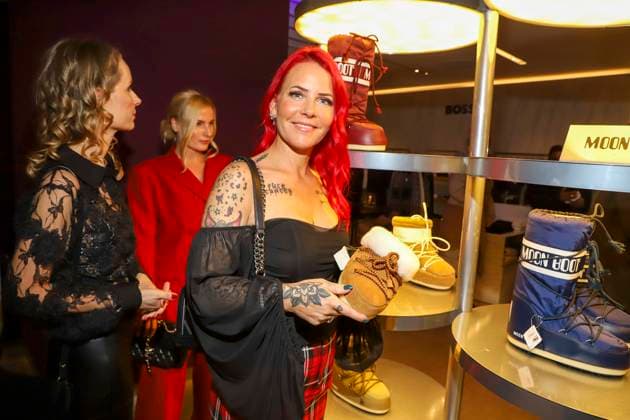 abb Dana Diekmeier as a guest at the Christmas Shopping Night 2025 at Aksterhaus on 20 11 2025 in Hamburg Hamburg Germany