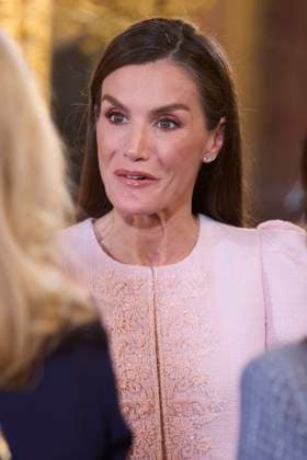 November 21, 2025, Madrid, Madrid, Spain: KING FELIPE VI of Spain, QUEEN LETIZIA of Spain, PRINCESS LEONOR of Spain, PRINCESS SOFIA of Spain and former QUEEN SOFIA They salute after the ceremony after the Order of Golden Fleece Madrid Spain - ZUMAc260 20251121_zep_c260_047 Copyright: xMikexChicorrox
