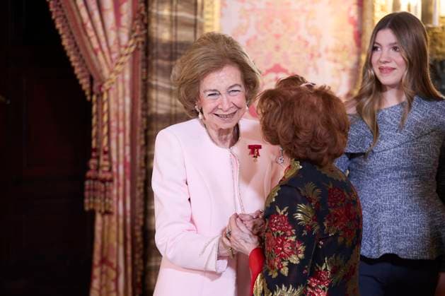 November 21, 2025, Madrid, Madrid, Spain: KING FELIPE VI of Spain, QUEEN LETIZIA of Spain, PRINCESS LEONOR of Spain, PRINCESS SOFIA of Spain and former QUEEN SOFIA They salute after the ceremony after the Order of Golden Fleece Madrid Spain - ZUMAc260 20251121_zep_c260_050 Copyright: xMikexChicorrox