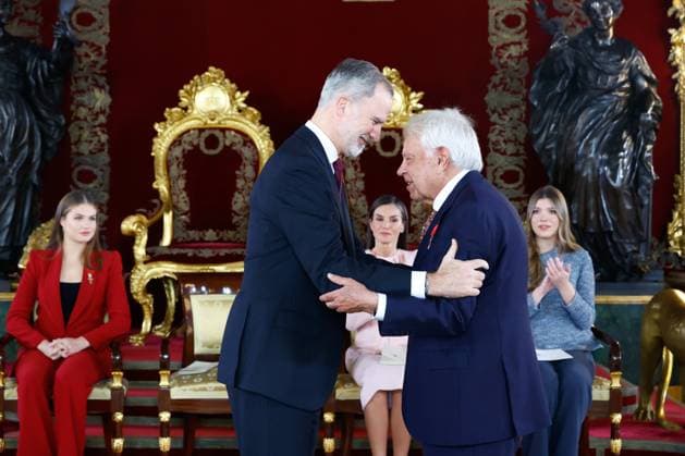 Real Madrid training Session King Felipe VI of Spain, Queen Letizia of Spain, Crown Princess Leonor, Princess Sofia, Felipe Gonzalez attends the Delivery of Toison de Oro to FeMiguel Herrero y Rodr’guez de Mi–—n lipe Gonzalez, Miquel Roca at Royal Palace on November 21, 2025 in Madrid, Spain Photo by IMAGO MPG Madrid Royal Palace Madrid Spain  Copyright: xMPGx