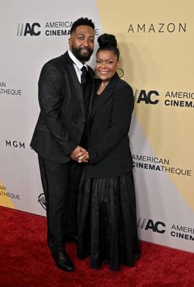 39th Annual American Cinematheque Awards Anthony Davis and Yvette Nicole Brown arriving to the 39th Annual American Cinematheque Awards honoring Michael B. Jordan at The Beverly Hilton on November 20, 2025 in Beverly Hills, Ca. Beverly Hills Beverly Hilton Hotel California USA Copyright: xStarbuck AFF-USA.COMx