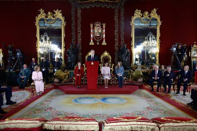 21-11-2025 Collar King Felipe and Queen Letizia and Princess Leonor and Princess Sofia attended the presentation of the Order of the Golden Fleece, Collar de la Insgigne Orden del Toison de Oro a su, to Queen Sofia at the royal palace in Madrid. No Spain Â  Copyright: xPPEx