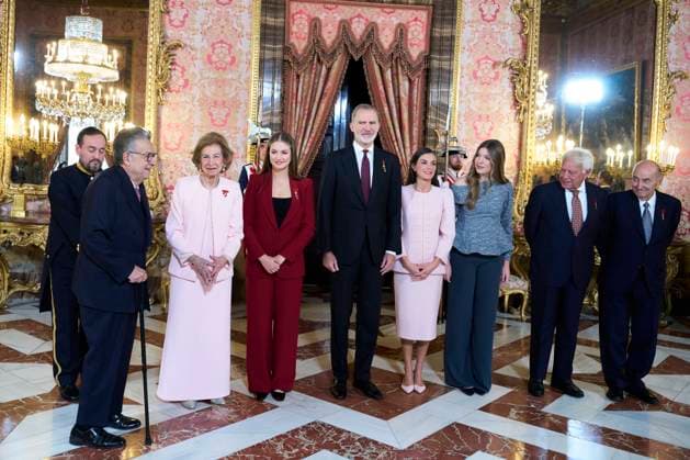 21-11-2025 Collar King Felipe and Queen Letizia and Princess Leonor and Princess Sofia and Queen Sofia and Felipe Gonzalez Marquez, Miguel Herrero Y Rodriguez de Monin and Miquel Roca I Junyent attended the presentation of the Order of the Golden Fleece, Collar de la Insgigne Orden del Toison de Oro a su, at the royal palace in Madrid. No Spain Â  Copyright: xPPEx