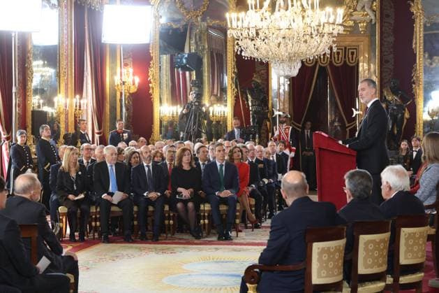 21-11-2025 Collar King Felipe and Queen Letizia and Princess Leonor and Princess Sofia attended the presentation of the Order of the Golden Fleece, Collar de la Insgigne Orden del Toison de Oro a su, to Queen Sofia at the royal palace in Madrid. No Spain Â  Copyright: xPPEx