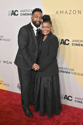 Anthony Davis and Yvette Nicole Brown at the 39th American Cinematheque Awards 2025 at the Beverly Hilton Beverly Hills Hotel, 20 11 2025 Foto:xD.xStarbuckx xFuturexImagex cinematheque_5220