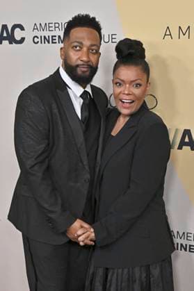 Anthony Davis and Yvette Nicole Brown at the 39th American Cinematheque Awards 2025 at the Beverly Hilton Beverly Hills Hotel, 20 11 2025 Foto:xD.xStarbuckx xFuturexImagex cinematheque_5221