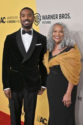 Michael B Jordan with mother Donna Jordan at the 39th American Cinematheque Awards 2025 at the Beverly Hilton Beverly Hills Hotel, 20 11 2025 Foto:xD.xStarbuckx xFuturexImagex cinematheque_5295