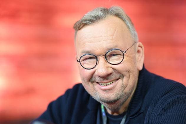 Bernd STELTER, singer, musician, comedian, entertainer, portrait, portrait, portrait, cropped single image, single subject, 30 RTL Spendenmarathon Wir helfen Kindern , television, 20 21 11 2025 in Huerth, Germany,