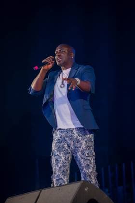November 20, 2025, Dubai, United Arab Emirates: Singer Akon performs live at Soho garden as Luxury Real Estate Developer Leos launches its Leos Royal project. Dubai United Arab Emirates - ZUMAs197 20251120_aab_s197_033 Copyright: xNicolasxBriquetx