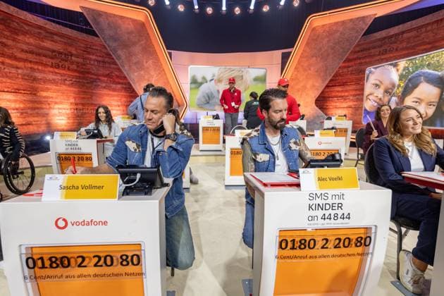 RTL telethon in Cologne, 21 11 2025 Sascha VOLLMER and Alec VOELKL The BossHoss The 30th RTL telethon is currently running at the EMG studios in Cologne Hürth For the first time, the 30th anniversary will be broadcast for 30 hours Celebrity supporters accept donations for children in need live on the donation phone Cologne Hürth North Rhine-Westphalia Germany Copyright: xBonn.digitalx