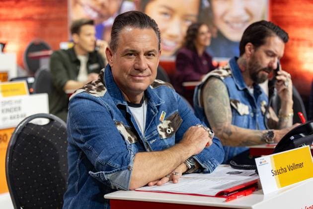 RTL telethon in Cologne, 21 11 2025 Sascha VOLLMER and Alec VOELKL The BossHoss The 30th RTL telethon is currently running at the EMG studios in Cologne Hürth For the first time, the 30th anniversary will be broadcast for 30 hours Celebrity supporters accept donations for children in need live on the donation phone Cologne Hürth North Rhine-Westphalia Germany Copyright: xBonn.digitalx