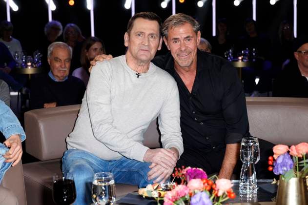 Ingo Naujoks and Sven Martinek at the recording of the NDR Talk Show in the NDR television studio Lokstedt Hamburg, 21 11 2025 Foto:xH.xHartmannx xFuturexImagex ndr_talk2111_5142