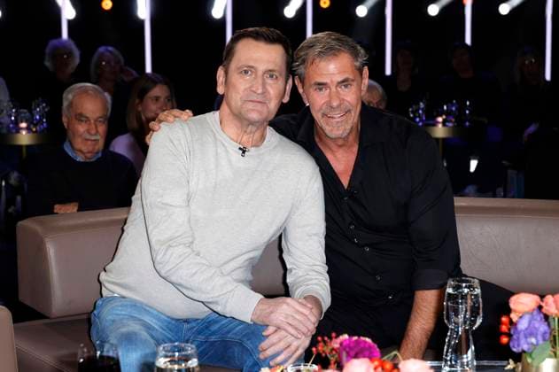 Ingo Naujoks and Sven Martinek at the recording of the NDR Talk Show in the NDR television studio Lokstedt Hamburg, 21 11 2025 Foto:xH.xHartmannx xFuturexImagex ndr_talk2111_5143