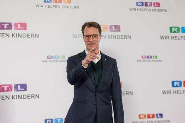 RTL telethon in Cologne, 21 11 2025 NRW Minister-President Hendrik WÜST CDU The 30th RTL telethon is currently running at the EMG studios in Cologne Hürth For the first time, the anniversary will be broadcast for 30 hours Celebrity supporters accept donations for children in need live on the donation hotline Cologne Hürth North Rhine-Westphalia Germany Copyright: xBonn.digitalx