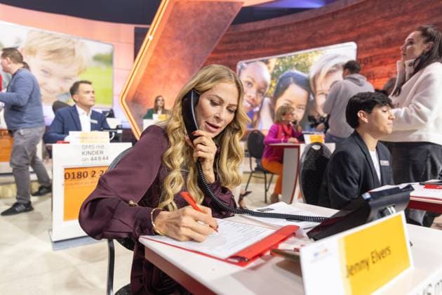 RTL Spendenmarathon in Cologne, 21 11 2025 Jenny ELVERS The 30th RTL Spendenmarathon is currently running at the EMG Studios in Cologne Hürth For the first time, the anniversary will be broadcast for 30 hours Celebrity supporters accept donations for children in need live on the donation hotline Cologne Hürth North Rhine-Westphalia Germany Copyright: xBonn.digitalx