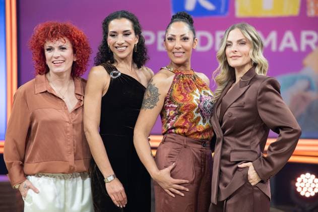 the band NO ANGELS, with f l Lucy DIAKOVSKA, Nadja BENAISSA, Jessica WAHLS and Sandy MOELLING, Mölling, 30 RTL Spendenmarathon Wir helfen Kindern , television, 20 21 11 2025 in Huerth, Germany,
