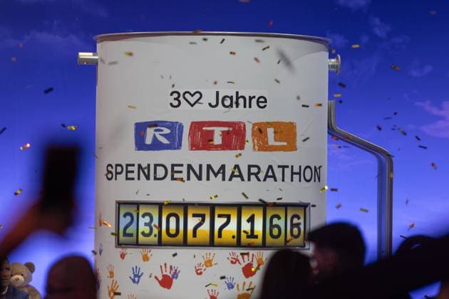 RTL Spendenmarathon in Cologne, 21 11 2025 Final total is 23 077 166 euros The 30th RTL Spendenmarathon is currently running at the EMG Studios in Cologne Hürth For the first time, the anniversary will be broadcast for 30 hours Celebrity supporters accept donations for children in need live on the donation hotline Cologne Hürth North Rhine-Westphalia Germany Copyright: xBonn.digitalx