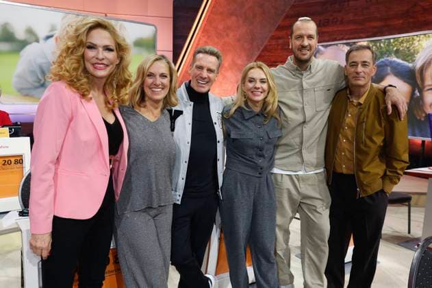 Sonya Kraus, Gesa Eberl, Jürgen Milski, Inga Leschek, Pascal Hens and Jan Sosniok at the 30 RTL Spendenmarathon 2025 in Studio 8 of EMG Studios Hürth, 21 11 2025 Foto:xR.xStoffelsx xFuturexImagex spendenmarathon_5819
