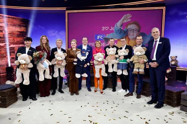 Peter Maffay, Wolfram Kons, Uschi Glas and team at the 30 RTL Spendenmarathon 2025 in Studio 8 of EMG Studios Hürth, 21 11 2025 Foto:xR.xStoffelsx xFuturexImagex spendenmarathon_5894